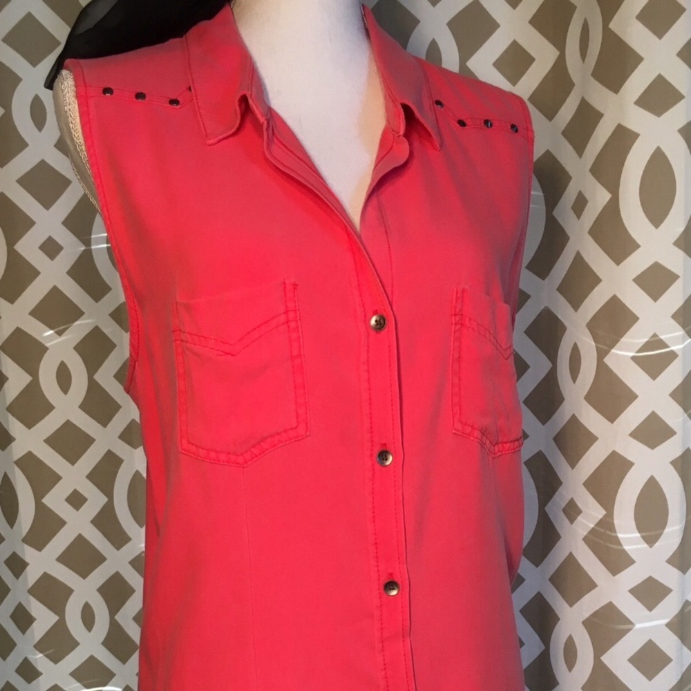 🛍3/$15 SALE    ROCK & REPUBLIC sleeveless w/studs